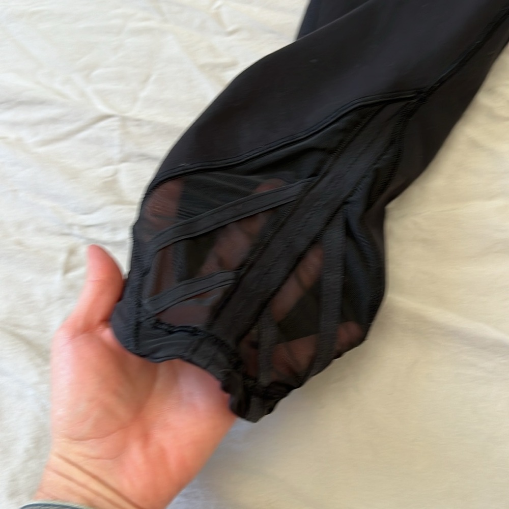 [Lululemon] Essential Rhythm High-Waisted Crop - size 8 - Picture 4 of 4